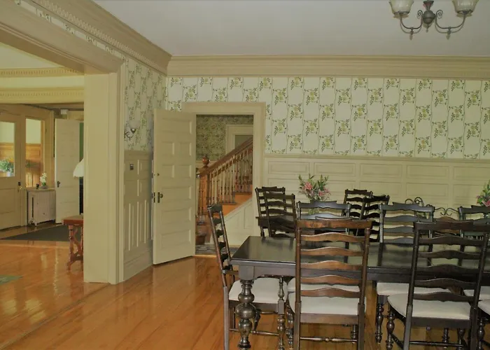 Franklin Manor Bed And Breakfast