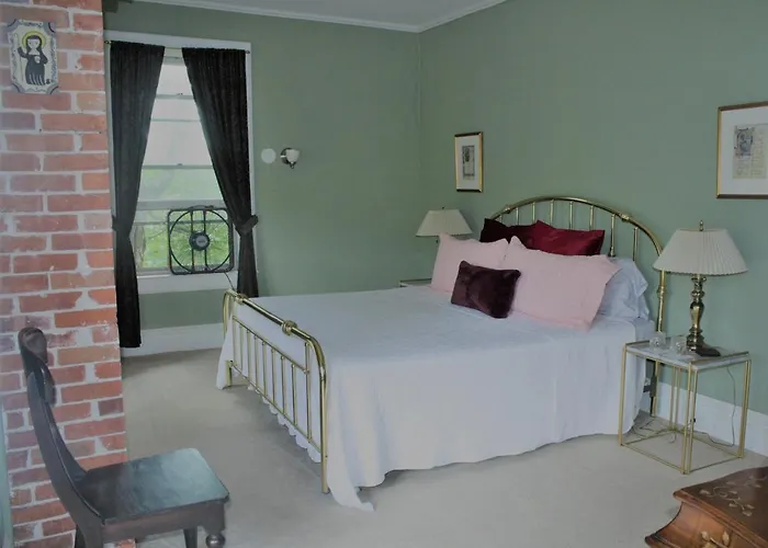 Franklin Manor Bed And Breakfast
